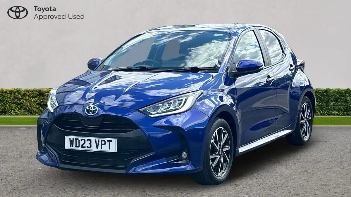Used Toyota Yaris Design 116 HP (85 kW) 2023 Galactic blue Hatchback