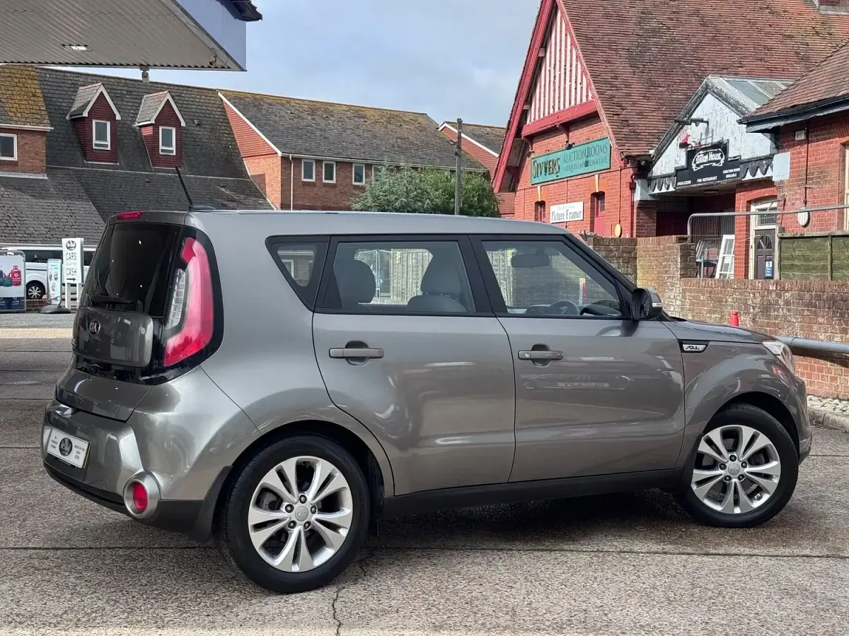 Used Kia Soul Plus 132 HP (97 kW) 2015 Silver SUV