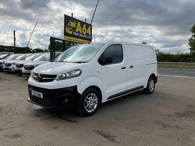 Used Vauxhall Vivaro 100 HP (73 kW) 2021 White MPV