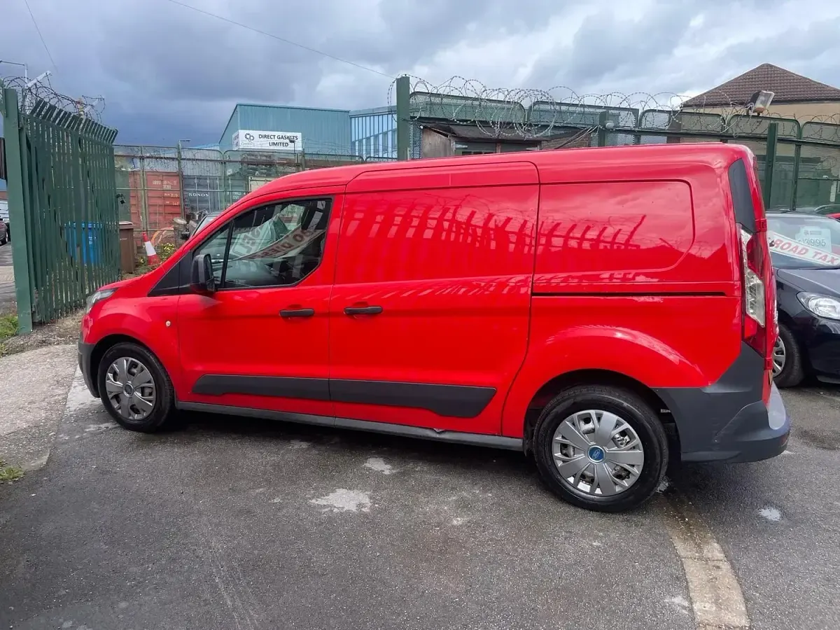 Used Ford Transit Connect 75 HP (55 kW) 2016 Red MPV