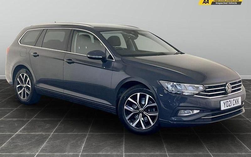 Used 2023 VW Passat SEL Estate | £10,595 (Good price) - Image 1/2