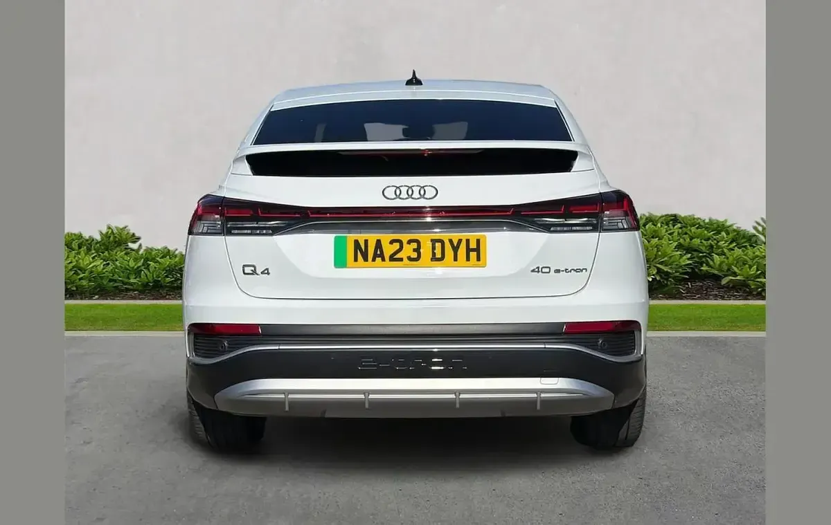 Used Audi Q4 e-tron S-Line 150 kW (204 HP) 2023 White SUV