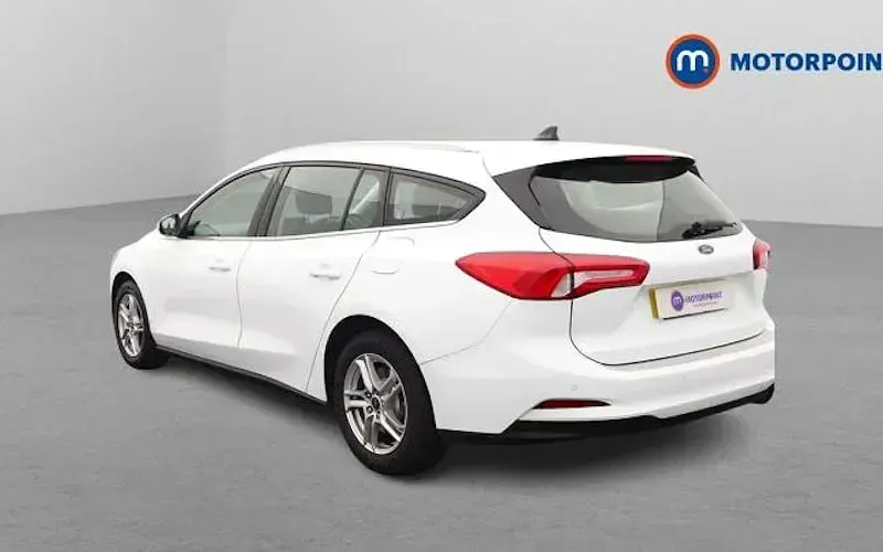 Begagnad Ford Focus Zetec 125 HK (91 kW) 2021 Vit Kombi