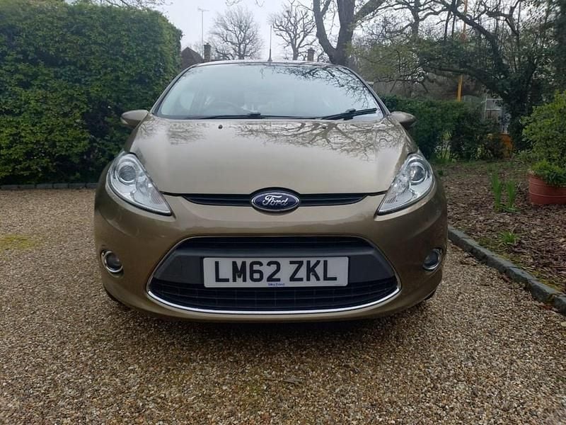 Used Ford Fiesta Zetec 96 HP (70 kW) 2012 Fashionista metallic Hatchback