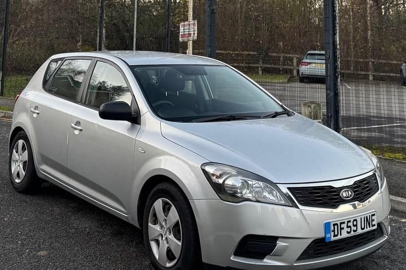 Silver Used 2010 Kia Ceed Hatchback | £1,995 (Fair price) - Image 1/1