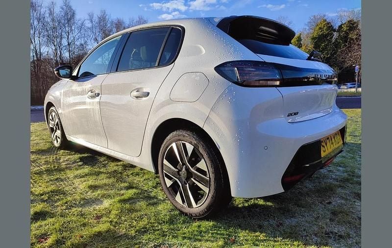 Used Peugeot 208 Allure 101 HP (74 kW) 2025 White Hatchback