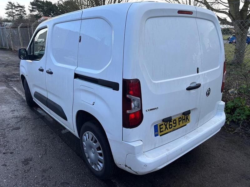 Used Vauxhall Combo Sportive 100 HP (73 kW) 2020 White MPV