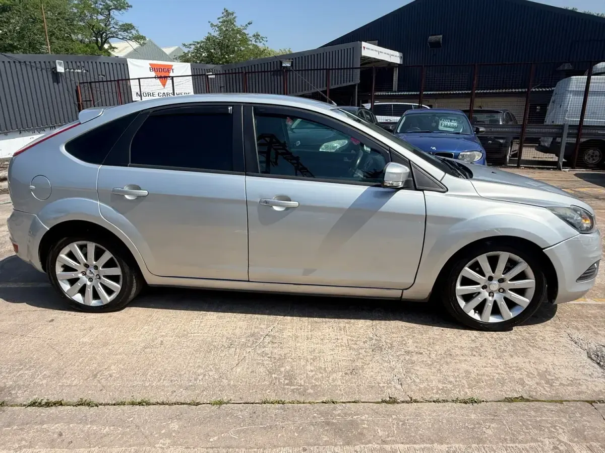 Used Ford Focus Zetec 2009 Silver Hatchback