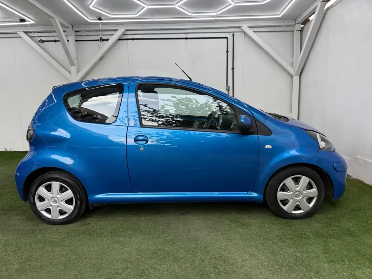 Used Toyota Aygo 2010 Blue Hatchback