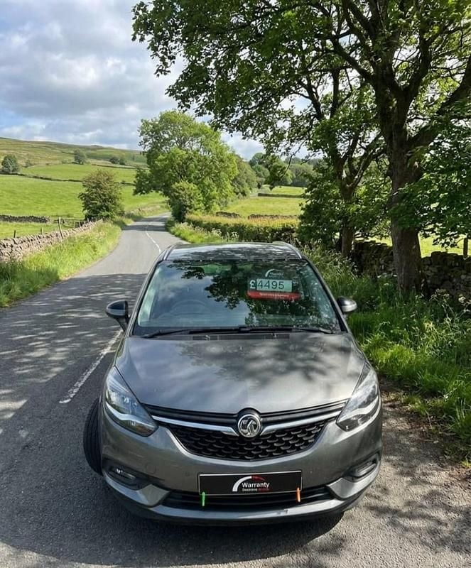 Used Vauxhall Zafira SRi 140 HP (102 kW) 2016 Grey MPV
