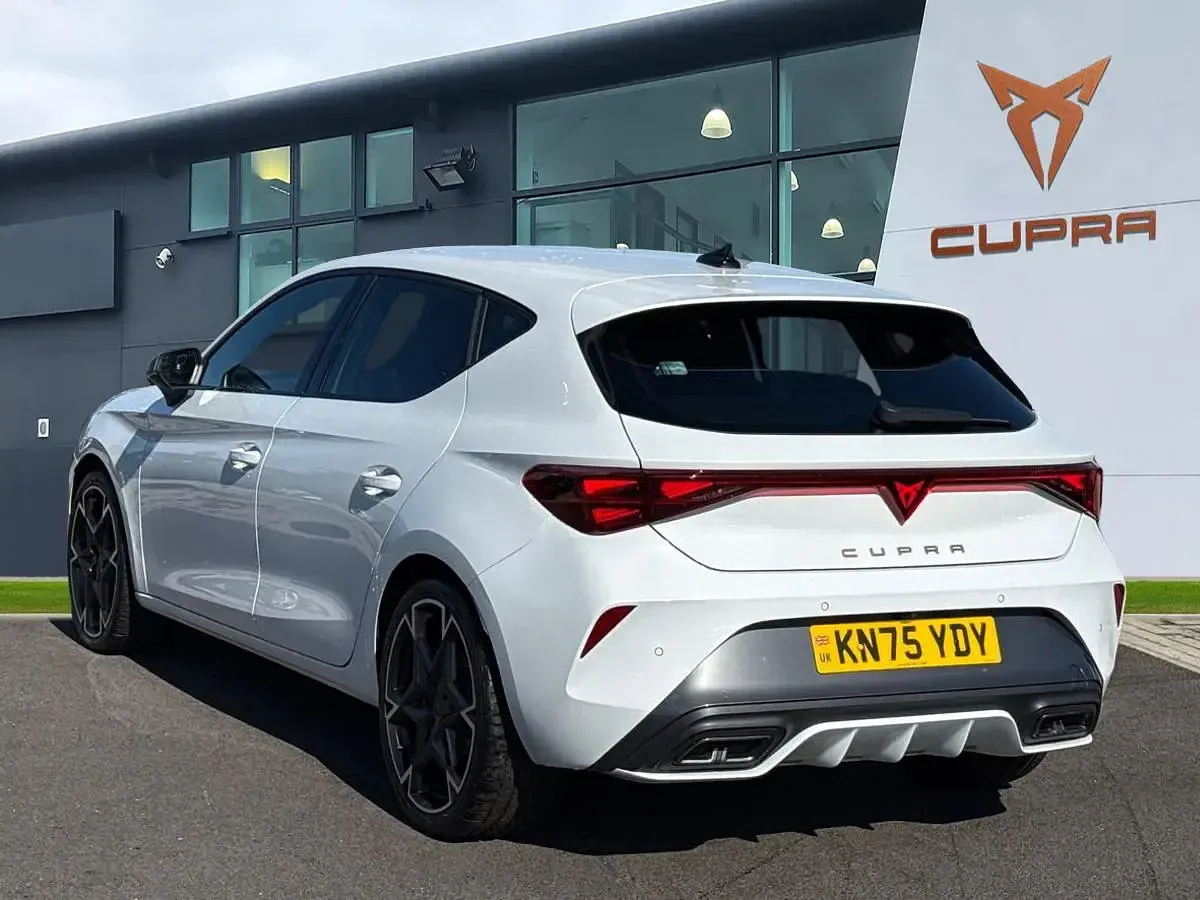 Used Cupra Leon 150 HP (110 kW) 2025 White Hatchback