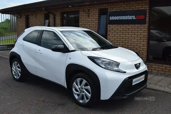 Used Toyota Aygo X PURE 72 HP (52 kW) 2023 SUV