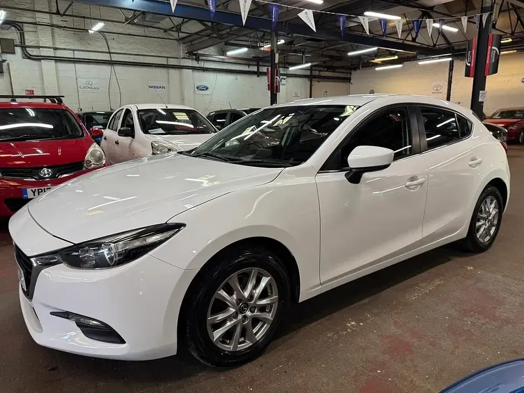 Used Mazda 3 2017 White Hatchback