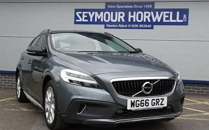 Used Volvo V40 Pro 120 HP (88 kW) 2018 Hatchback
