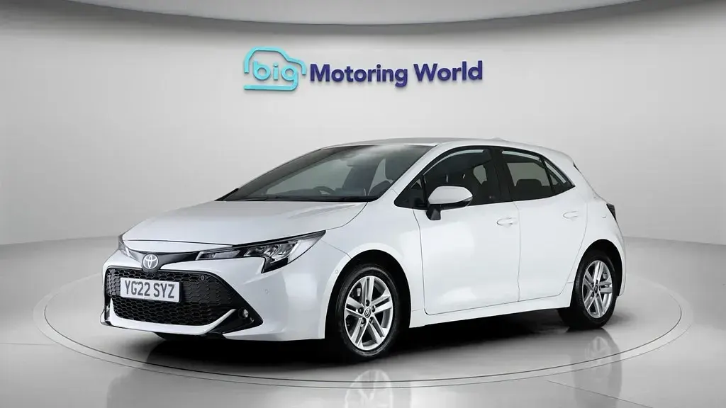 Begagnad Toyota Corolla 184 HK (135 kW) 2022 Vit Halvkombi