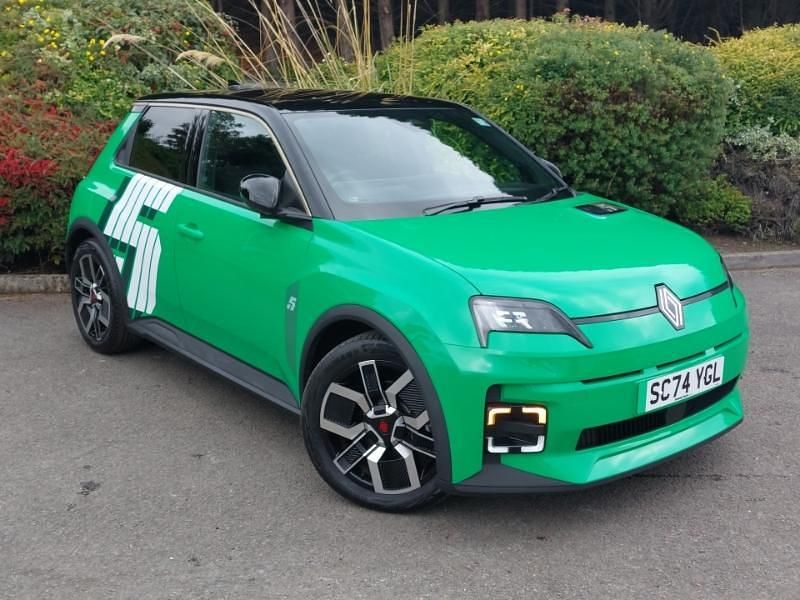 Twotone metallic pop green with black roof + re Used 2025 Renault R5 Komfort Hatchback | £25,498 (Fair price) - Image 1/4