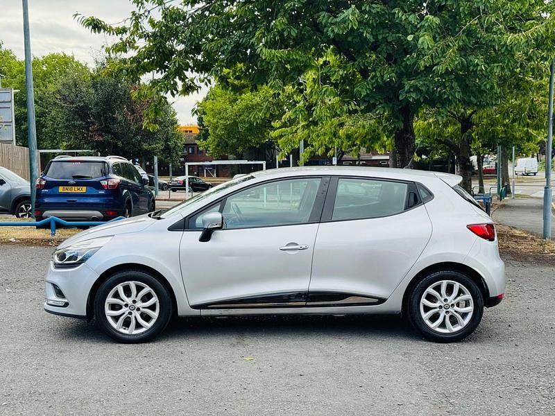 Used Renault Clio IV Dynamique 2016 Silver Hatchback