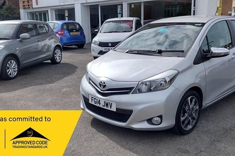 Used Toyota Yaris Trend 99 HP (72 kW) 2014 Silver Hatchback