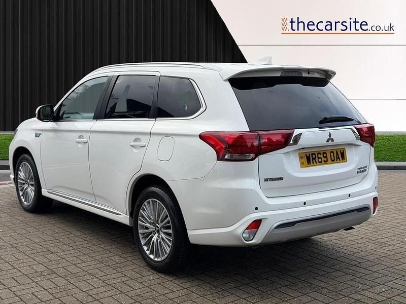 Used Mitsubishi Outlander P-HEV 2019 White Estate