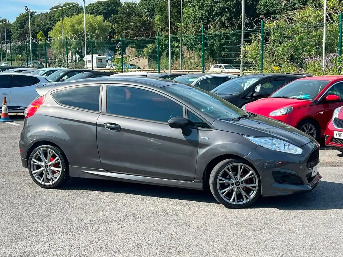 Used Ford Fiesta ST-Line 140 HP (102 kW) 2016 Grey Hatchback