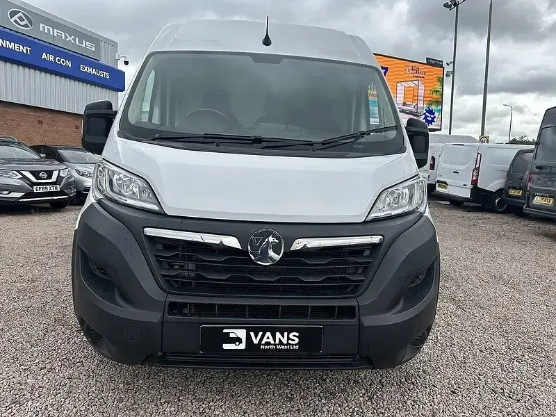 Used Vauxhall Movano 138 HP (101 kW) 2024 White