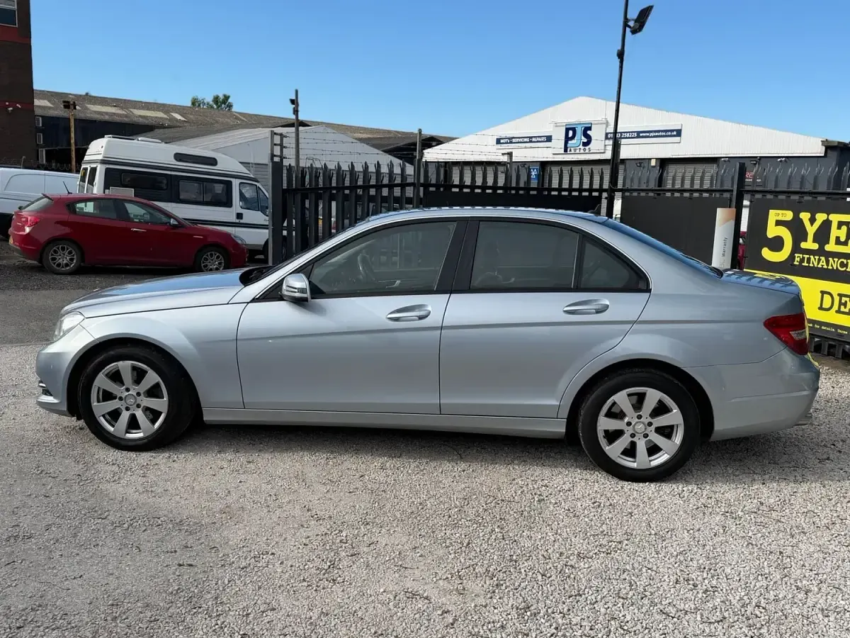 Używany Mercedes C220 Executive 170 KM (125 kW) 2012 Srebrny Sedan/Limuzyna