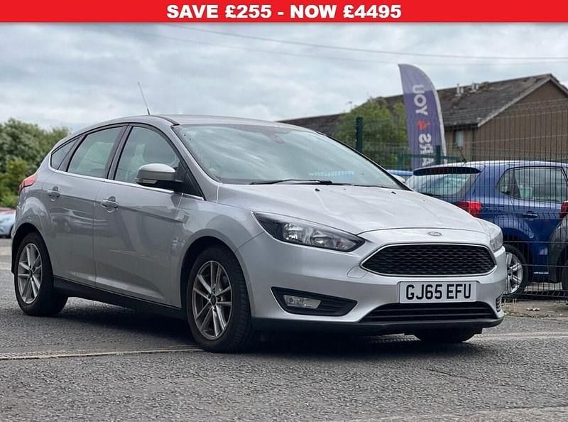 Used Ford Focus Zetec 120 HP (88 kW) 2015 Silver Hatchback