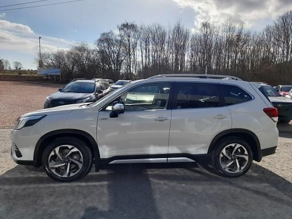 Begagnad Subaru Forester Premium 150 HK (110 kW) 2023 Vit SUV