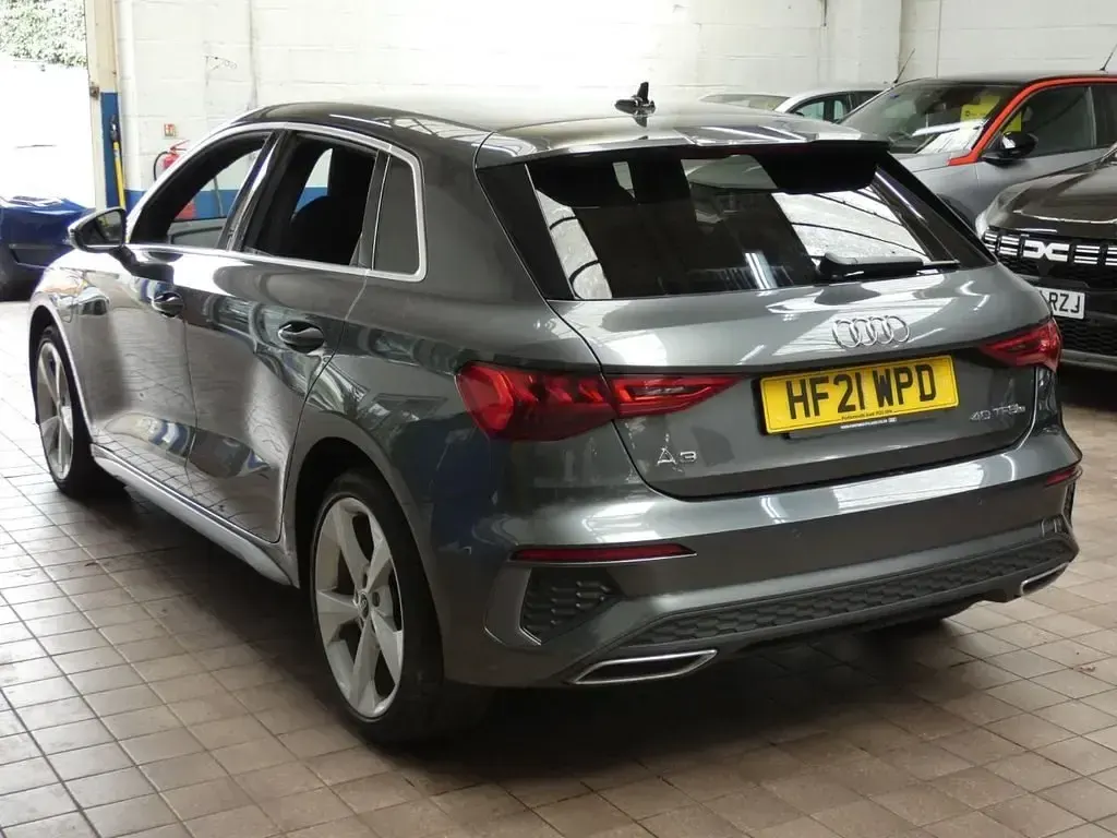 Begagnad Audi A3 Sportback e-tron S-Line 2021 Grå Halvkombi