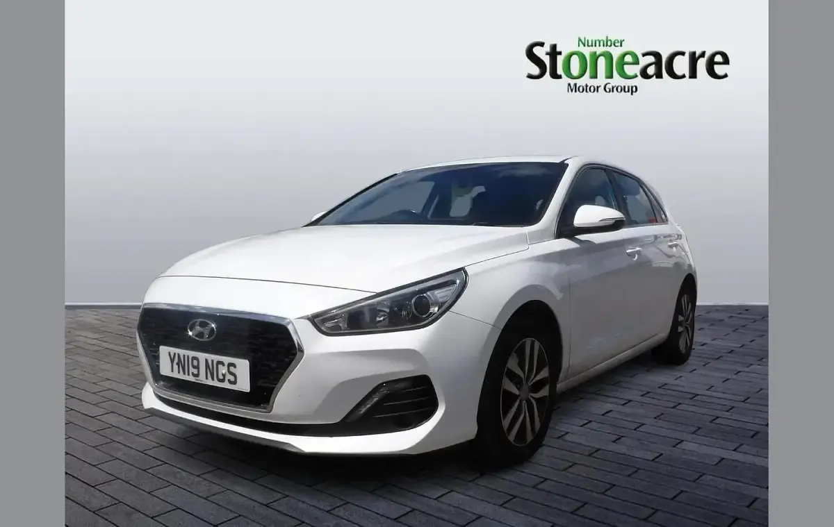 Used Hyundai i30 SE 120 HP (88 kW) 2019 White Hatchback