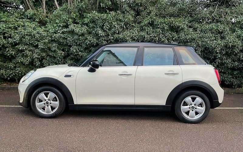 Used Mini Cooper Classic 136 HP (100 kW) 2020 White Hatchback