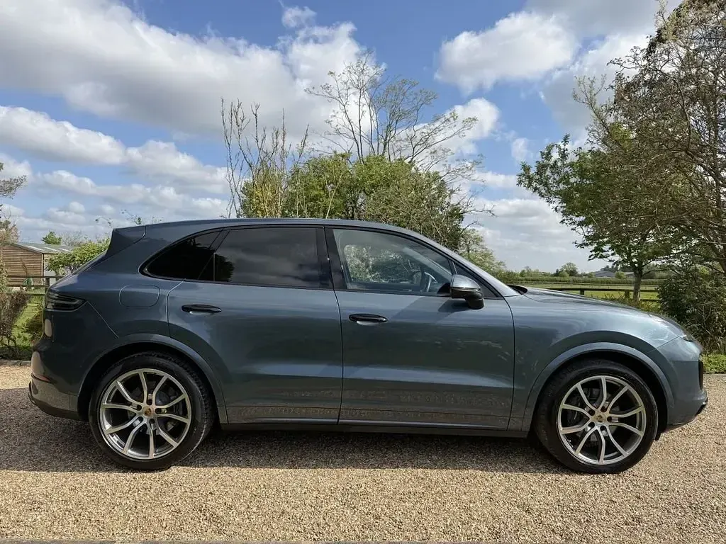 Used Porsche Cayenne 462 HP (339 kW) 2020 Blue SUV