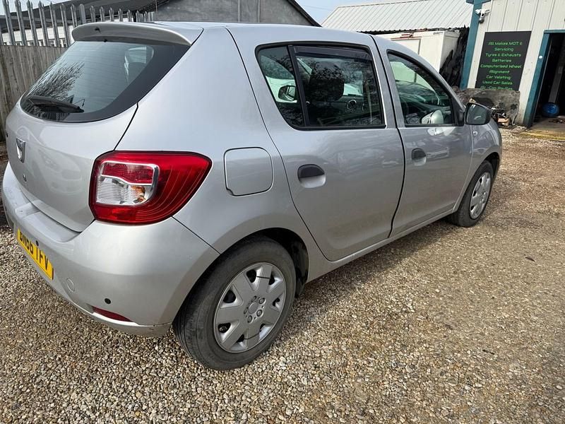 Used Dacia Sandero Ambiance 90 HP (66 kW) 2016 Silver Hatchback