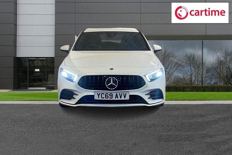 Used Mercedes A180 AMG line 136 HP (100 kW) 2019 White Hatchback