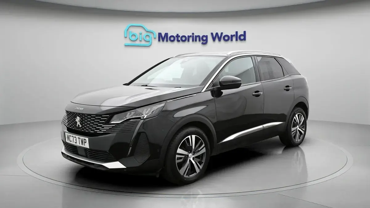 Second-hand Peugeot 3008 Allure 131 CP (96 kW) 2023 Negru SUV