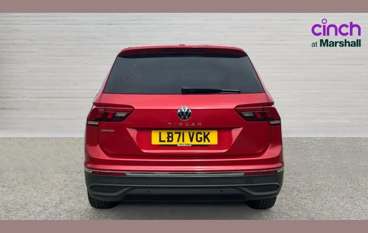 Used VW Tiguan Allspace Life 147 HP (108 kW) 2021 Red SUV