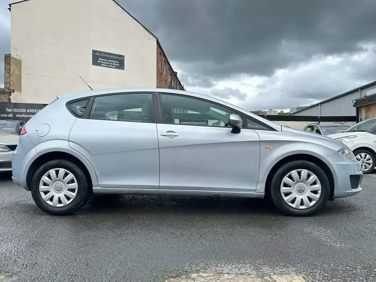 Used Seat Leon 90 HP (66 kW) 2009 Grey Hatchback
