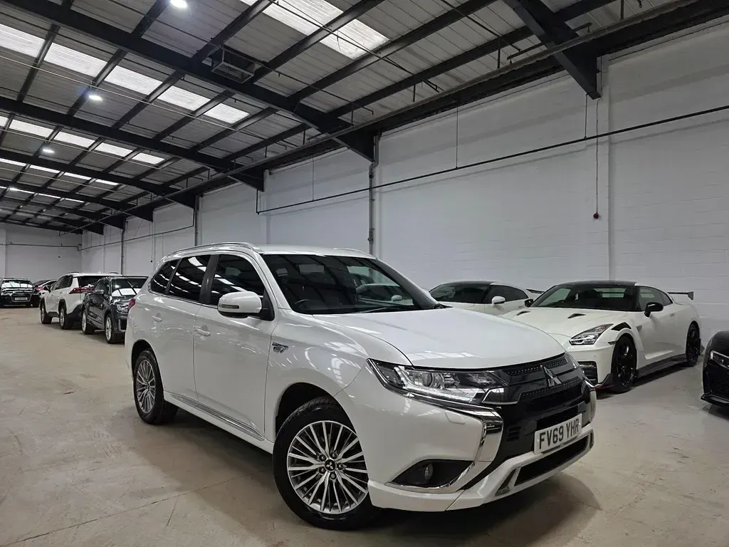 Używany Mitsubishi Outlander P-HEV 2019 Biały SUV
