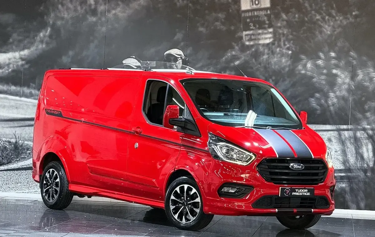 Used Ford Transit Custom Sport 170 HP (125 kW) 2022 Red Van