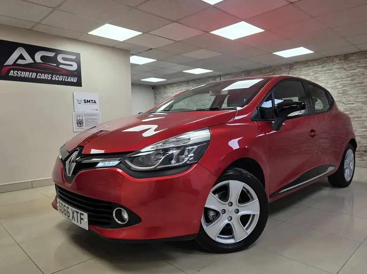 Used Renault Clio Dynamique 75 HP (55 kW) 2016 Red Hatchback