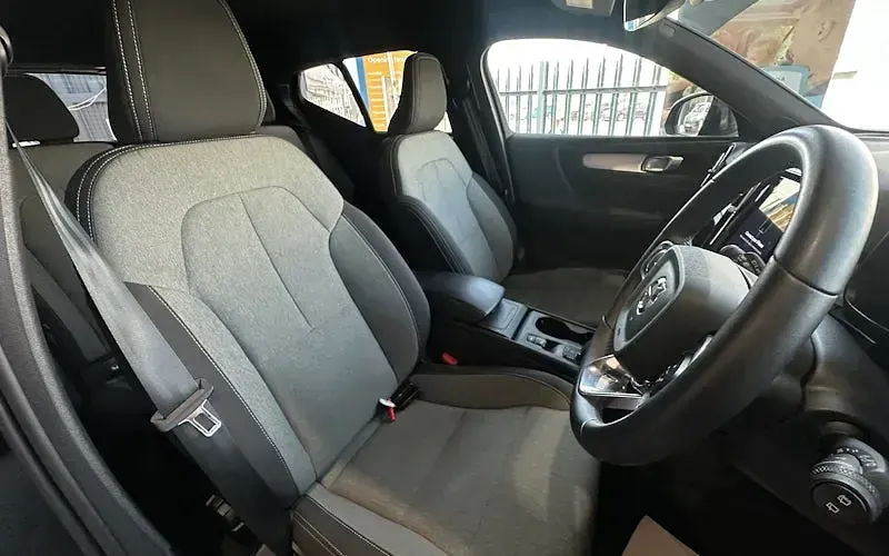 Used Volvo XC40 Core 163 HP (119 kW) 2023 Black SUV