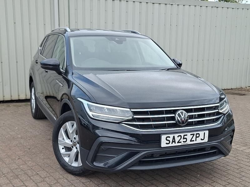 Pearl deep black New 2025 VW Tiguan Allspace Life SUV | £30,998 (Fair price) - Image 1/4