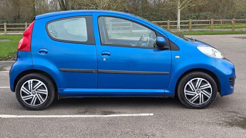 Used Peugeot 107 68 HP (50 kW) 2009 Blue Hatchback