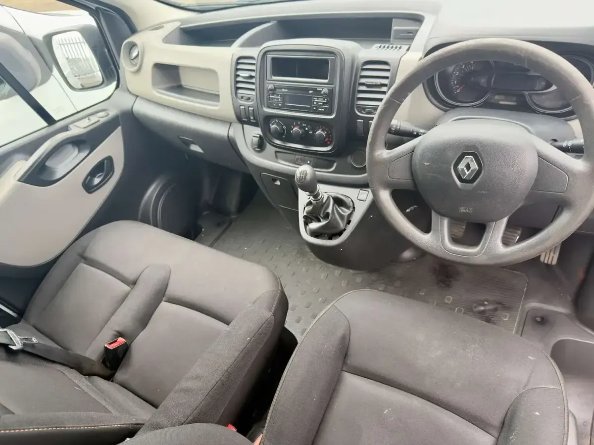 Used Renault Trafic Business 2017 White MPV