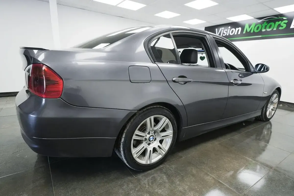 Begagnad BMW 320 2007 Grå Sedan