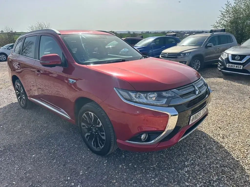 Usado Mitsubishi Outlander P-HEV 200 HP (147 kW) 2015 Vermelho SUV