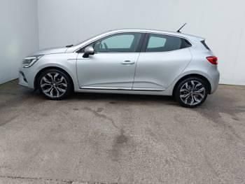 Używany Renault Clio V Version S 90 KM (66 kW) 2021 Srebrny Hatchback