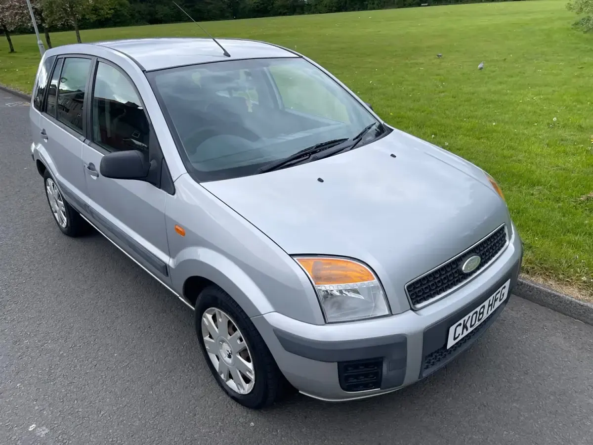 Używany Ford Fusion Style 68 KM (50 kW) 2008 Srebrny Hatchback