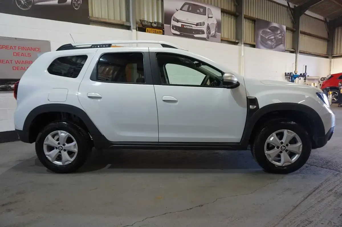 Used Dacia Duster Comfort 114 HP (83 kW) 2018 White SUV