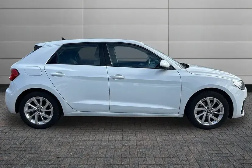 Used Audi A1 Sportback Sport 114 HP (83 kW) 2024 Glacier white Hatchback